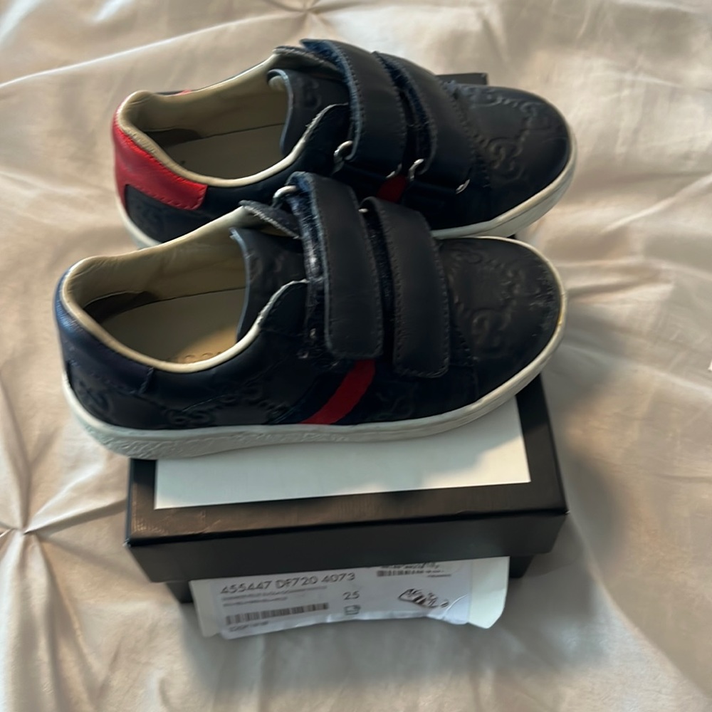 Authentic Gucci shoes size 25